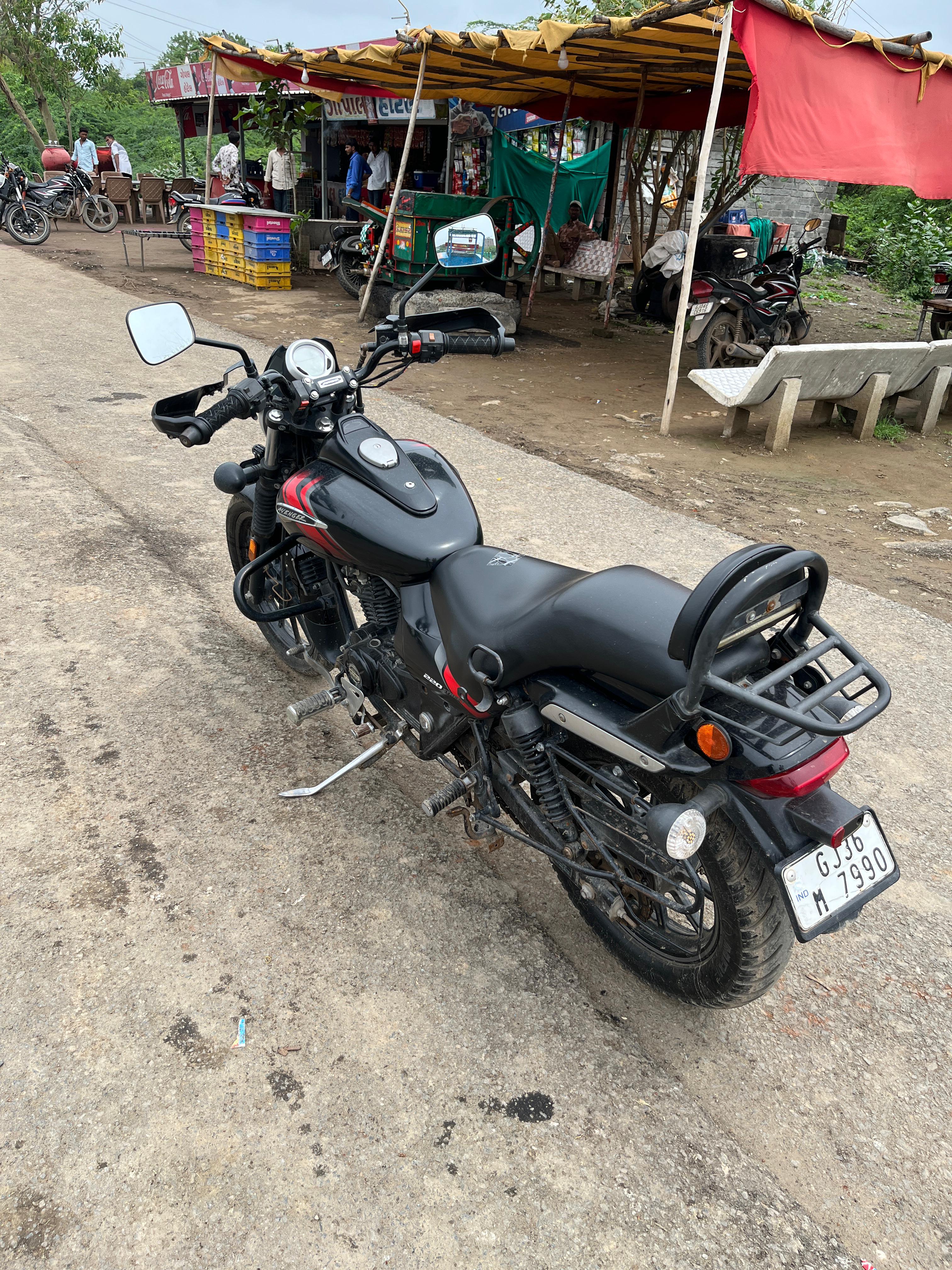 Bajaj avenger street 220